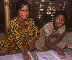 Belgali girls reading together